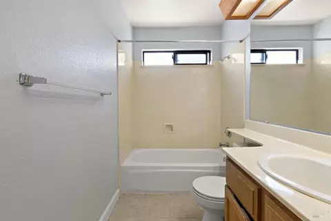 Bath - 103 Breezewalk Dr, Vallejo, CA 94591 photo 5 of 6
