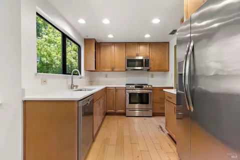 Kitchen - 103 Breezewalk Dr, Vallejo, CA 94591 photo 3 of 5
