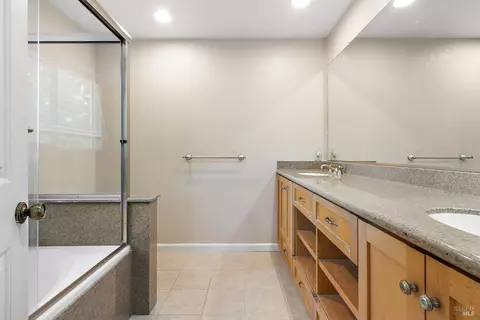 Bath - 103 Breezewalk Dr, Vallejo, CA 94591 photo 2 of 6