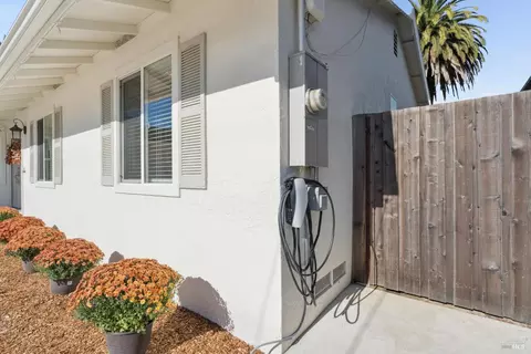 Exterior - 73 Alta Dr, Petaluma, CA 94954 photo 14 of 15