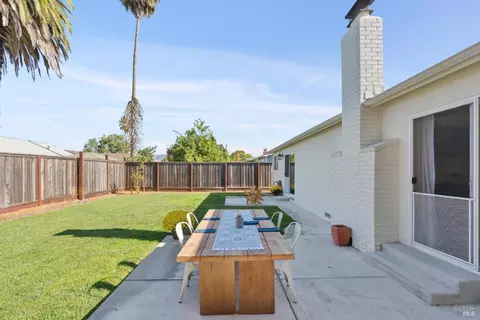 Exterior - 73 Alta Dr, Petaluma, CA 94954 photo 7 of 15