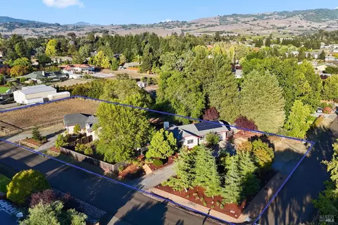 1809 Alice Dr, Penngrove, CA 94951
