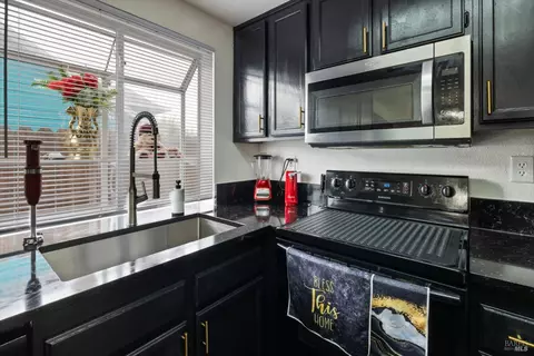 Kitchen - 191 Cimarron Dr, Vallejo, CA 94589 photo 3 of 3