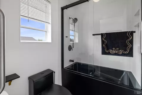 Bath - 191 Cimarron Dr, Vallejo, CA 94589 photo 2 of 3