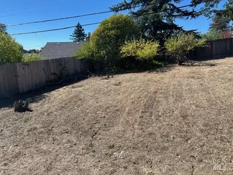 Exterior - 209 San Marino Ave, Vallejo, CA 94589 photo 10 of 11