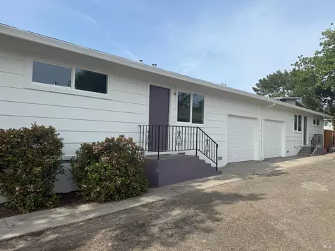 1580 Herbert St, Santa Rosa, CA 95401