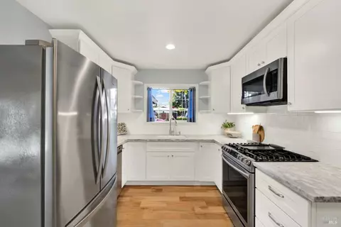 Kitchen - 255 Arbor St, Vacaville, CA 95688 photo 2 of 6