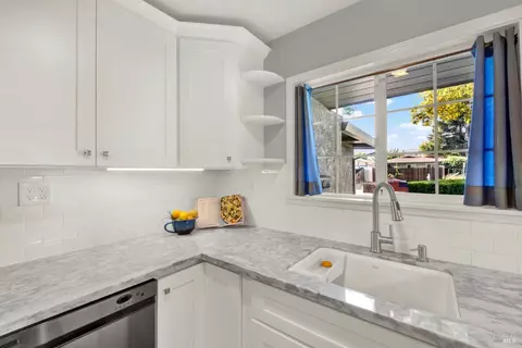Kitchen - 255 Arbor St, Vacaville, CA 95688 photo 6 of 6