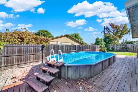 Exterior - 255 Arbor St, Vacaville, CA 95688 photo 11 of 15
