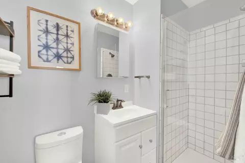 Bath - 255 Arbor St, Vacaville, CA 95688 photo 3 of 3