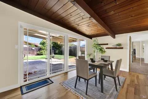 Dining - 255 Arbor St, Vacaville, CA 95688 photo 2 of 4