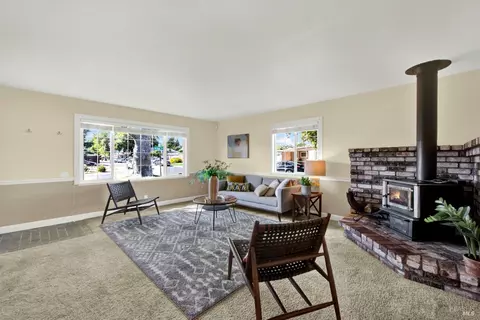 Living - 255 Arbor St, Vacaville, CA 95688 photo 1 of 1