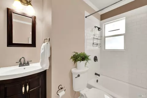 Bath - 255 Arbor St, Vacaville, CA 95688 photo 1 of 3
