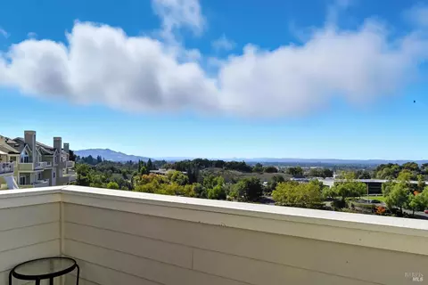 2065 Stonefield Ln, Santa Rosa, CA 95403