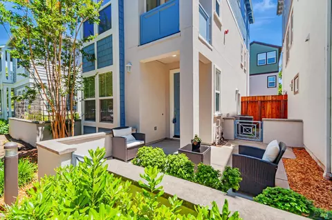 4242 Streamside Dr, Santa Rosa, CA 95409