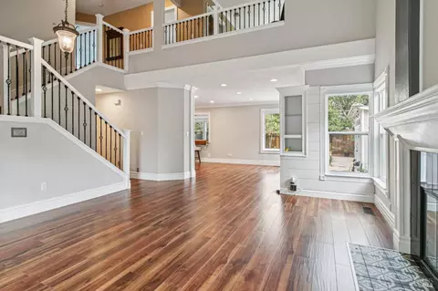 Living - 485 Avalon Cir, Vallejo, CA 94589 photo 2 of 5