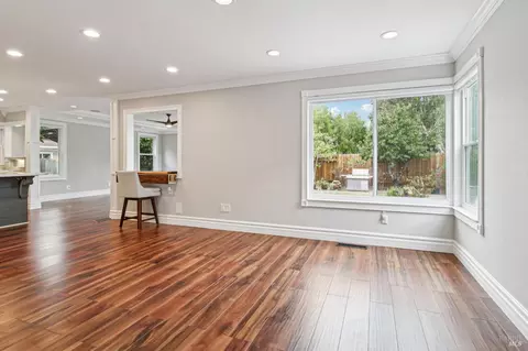 Living - 485 Avalon Cir, Vallejo, CA 94589 photo 3 of 5