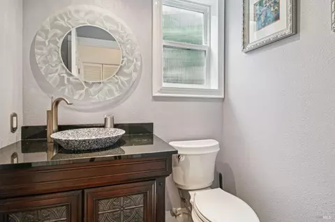 Bath - 485 Avalon Cir, Vallejo, CA 94589 photo 1 of 3