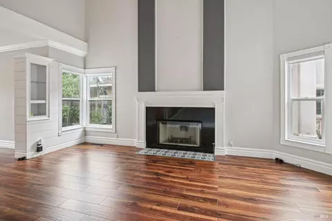 Living - 485 Avalon Cir, Vallejo, CA 94589 photo 1 of 5