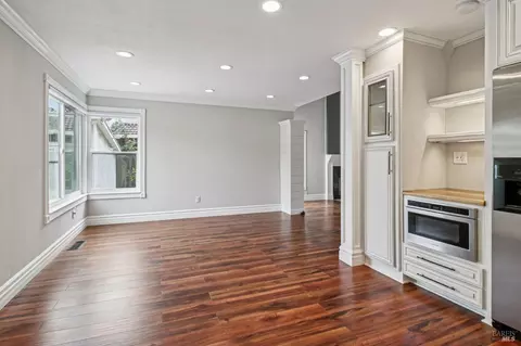 Living - 485 Avalon Cir, Vallejo, CA 94589 photo 4 of 5