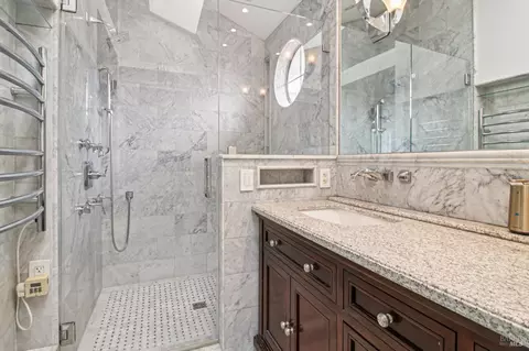 Bath - 485 Avalon Cir, Vallejo, CA 94589 photo 3 of 3