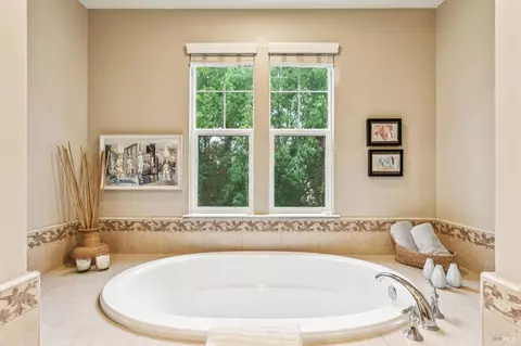 Bath - 4155 Casper Way, Napa, CA 94558 photo 3 of 5