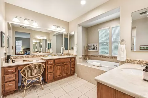 Bath - 4155 Casper Way, Napa, CA 94558 photo 4 of 5