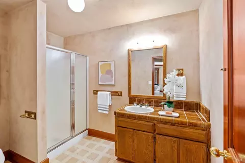Bath - 568 Sunset Dr, Angwin, CA 94508 photo 5 of 6