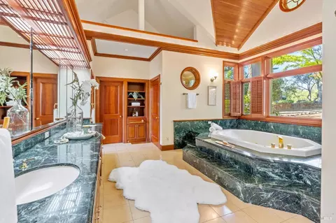 Bath - 568 Sunset Dr, Angwin, CA 94508 photo 1 of 6