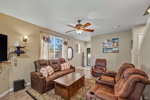111 Mark West Commons Cir, Santa Rosa, CA 95403