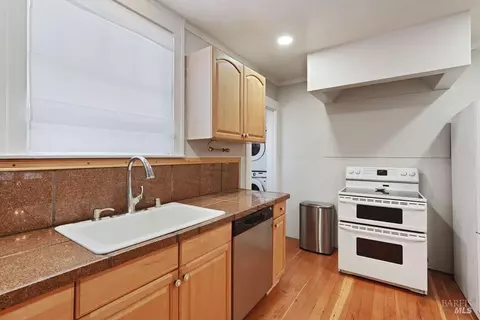 Kitchen - 15 Saint Francis Dr, Vallejo, CA 94590 photo 4 of 4