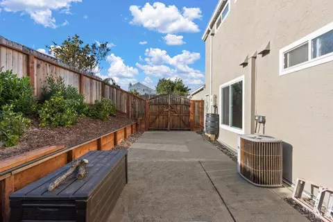 Exterior - 564 Rose Dr, Benicia, CA 94510 photo 8 of 12