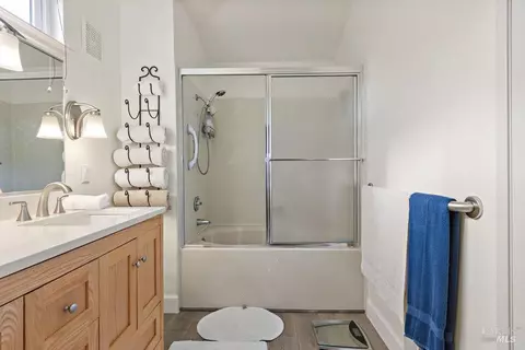 Bath - 564 Rose Dr, Benicia, CA 94510 photo 1 of 4