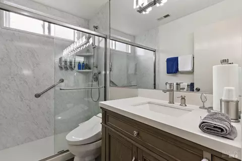 Bath - 564 Rose Dr, Benicia, CA 94510 photo 3 of 4