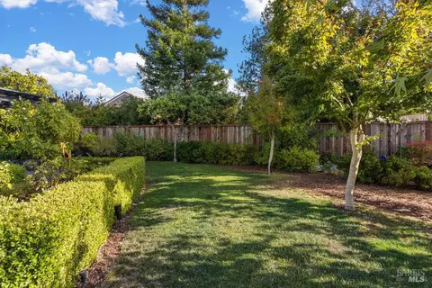 Exterior - 564 Rose Dr, Benicia, CA 94510 photo 5 of 12
