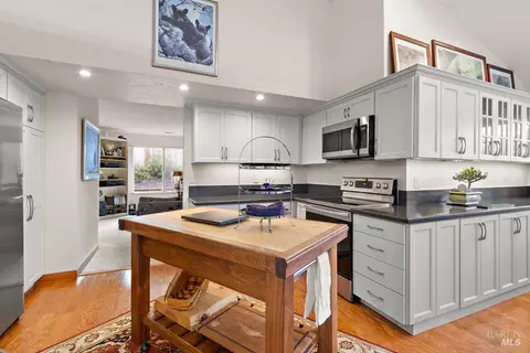 Kitchen - 564 Rose Dr, Benicia, CA 94510 photo 4 of 4