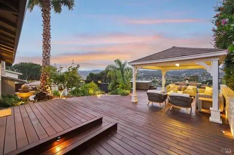 44 Park Ridge Rd, San Rafael, CA 94903