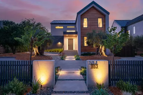 983 Grove St, Healdsburg, CA 95448