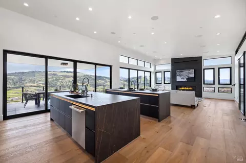 3942 Shelter Glen Way, Santa Rosa, CA 95404