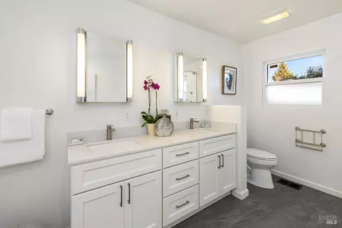 Bath - 41 Vine Ave, Point Richmond, CA 94801 photo 3 of 6
