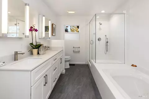 Bath - 41 Vine Ave, Point Richmond, CA 94801 photo 2 of 6