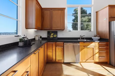 Kitchen - 41 Vine Ave, Point Richmond, CA 94801 photo 5 of 6