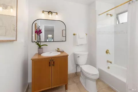 Bath - 41 Vine Ave, Point Richmond, CA 94801 photo 5 of 6