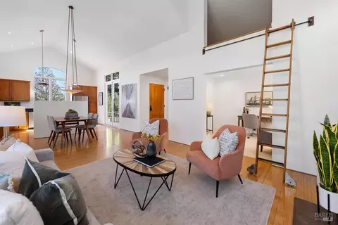 Living - 41 Vine Ave, Point Richmond, CA 94801 photo 7 of 8