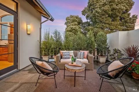 Exterior - 41 Vine Ave, Point Richmond, CA 94801 photo 6 of 11
