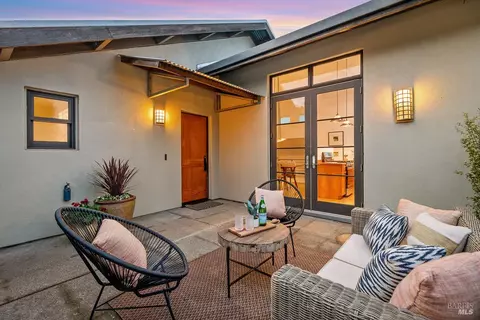 Exterior - 41 Vine Ave, Point Richmond, CA 94801 photo 7 of 11