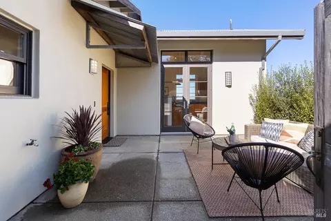 Exterior - 41 Vine Ave, Point Richmond, CA 94801 photo 5 of 11
