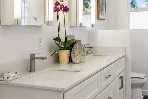 Bath - 41 Vine Ave, Point Richmond, CA 94801 photo 4 of 6