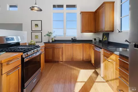 Kitchen - 41 Vine Ave, Point Richmond, CA 94801 photo 2 of 6
