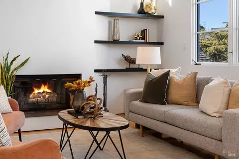 Living - 41 Vine Ave, Point Richmond, CA 94801 photo 5 of 8
